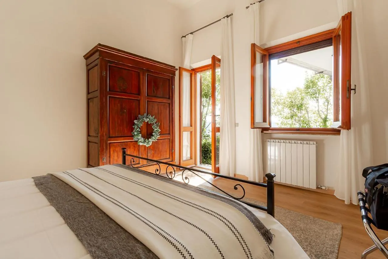Spacious Apartment With Garden & Air Conditioning - La Grande Finestra Chiusi